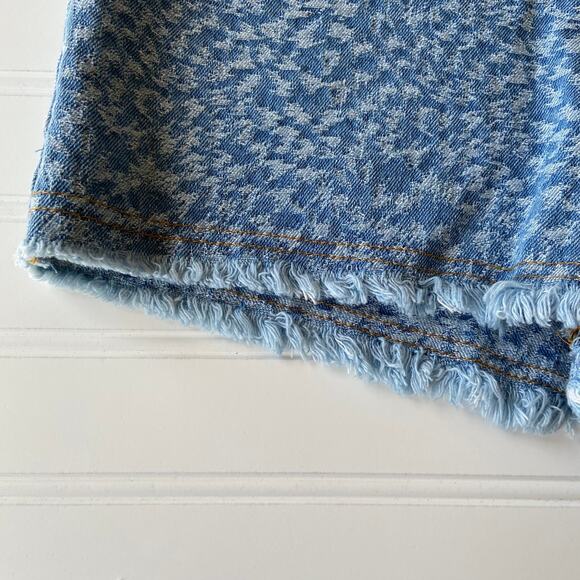 Le Lis S Blue Textured Cutoff Raw Hem Ruffle Trim High Rise Denim Jean Shorts - Picture 5 of 10